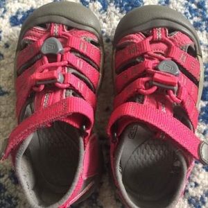 Toddler size 9 Newport Keens